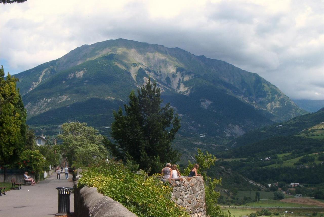 L'Hivernet, Grand Triplex Neuf Au Coeur D'Embrun Acces Facile Exterior foto
